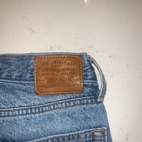 Wedgie Straight Light Wash Distressed High-Rise Cropped Jeans - Picture 5 of 5